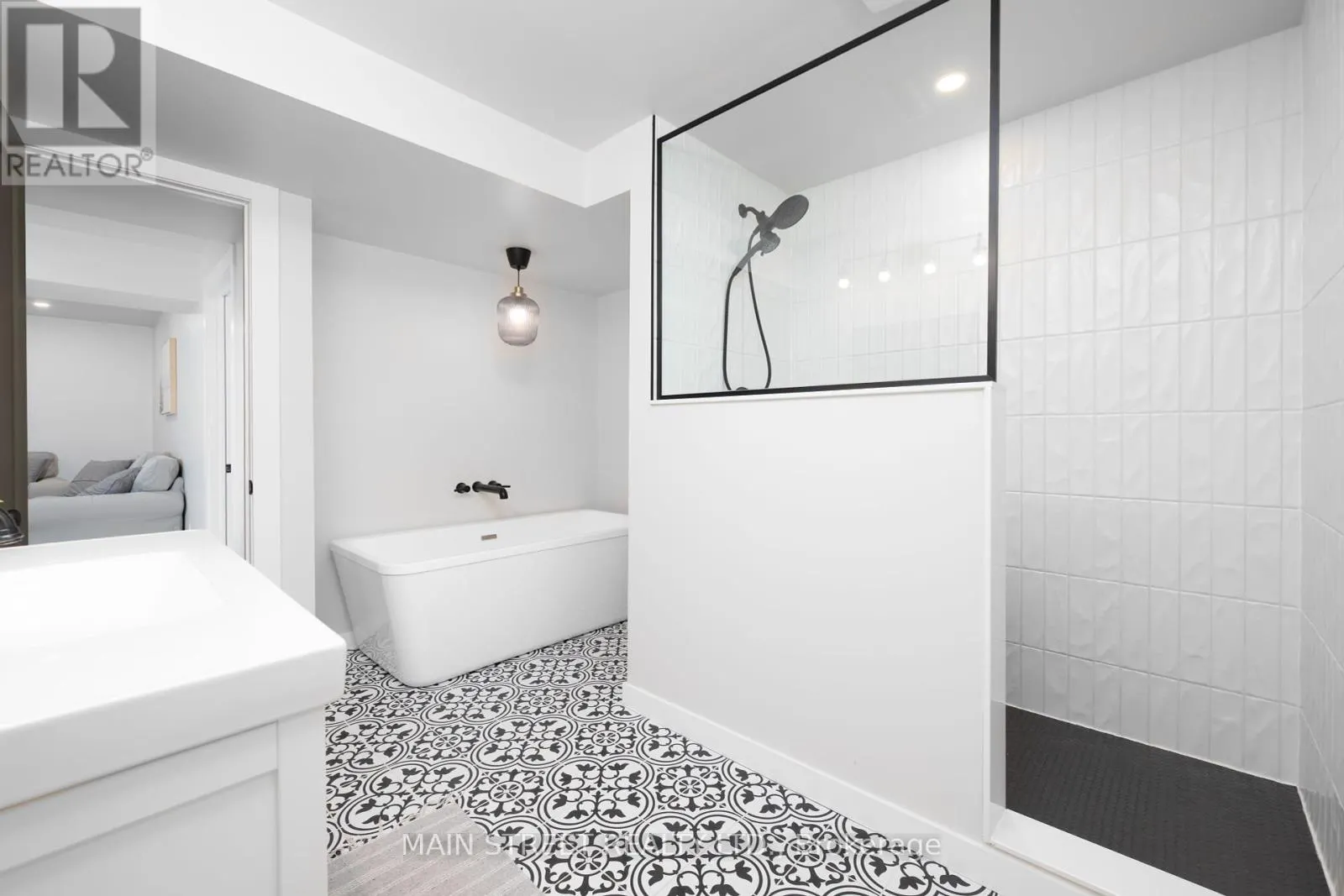 76 LAURENT BOULEVARD