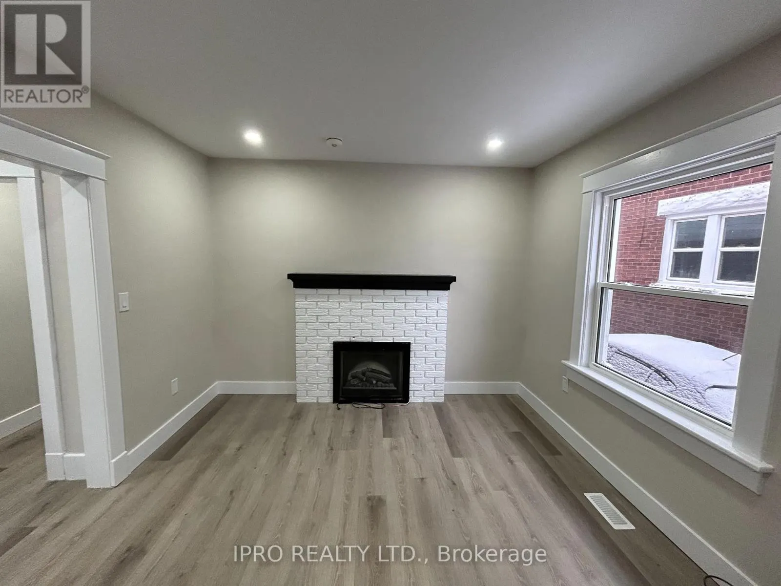 UNIT 1 - 152 WEBER STREET E