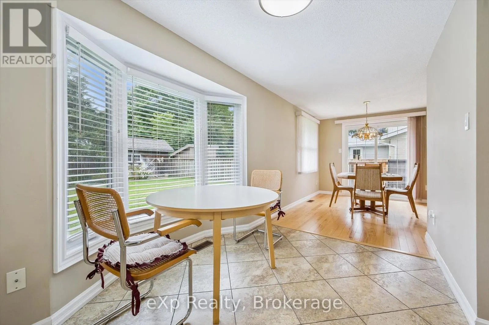 8 ASPEN VALLEY CRESCENT