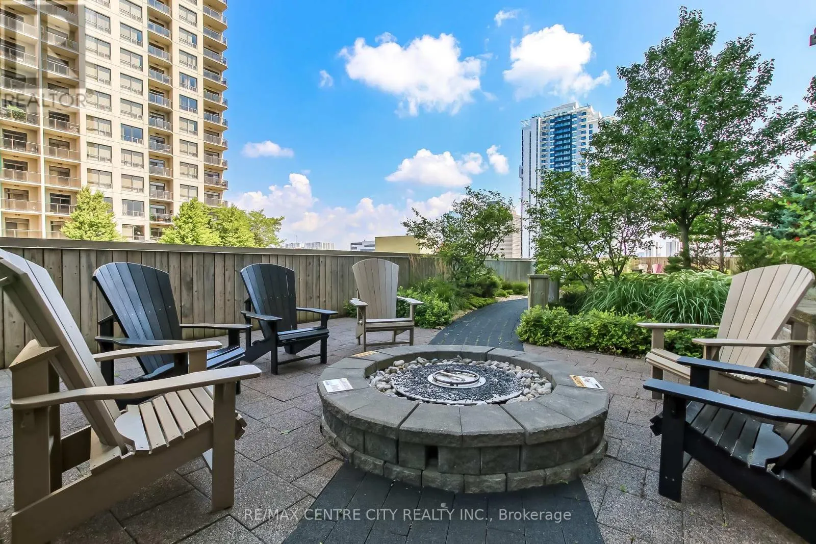 2401 - 330 RIDOUT STREET N, #2401
