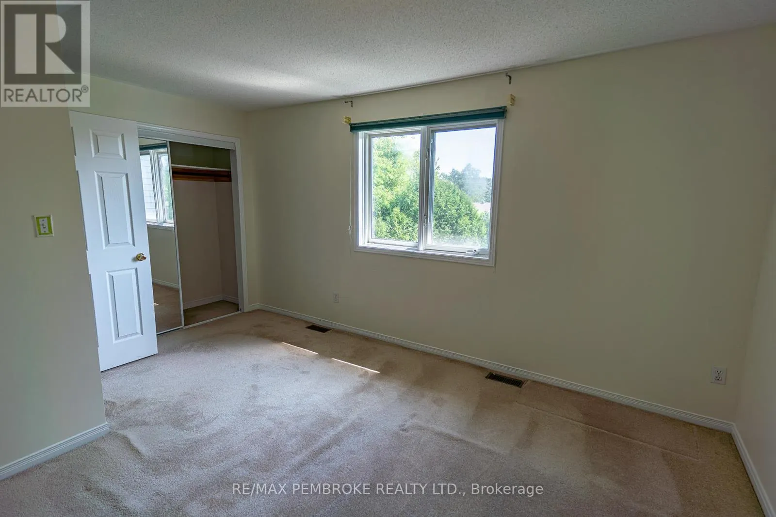 235 WILLOUGHBY CRESCENT