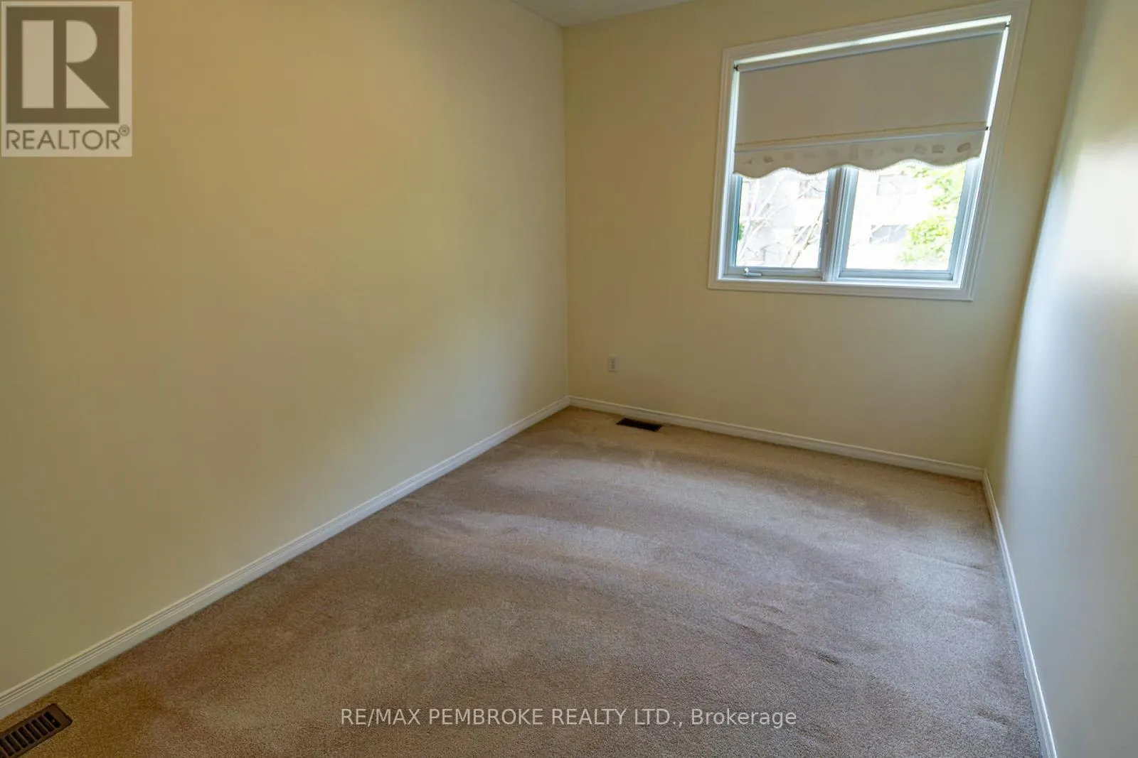235 WILLOUGHBY CRESCENT