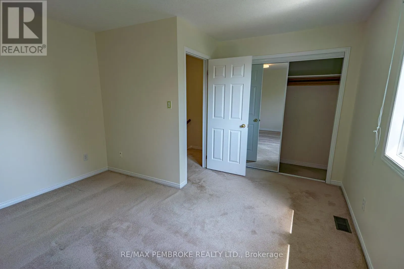 235 WILLOUGHBY CRESCENT