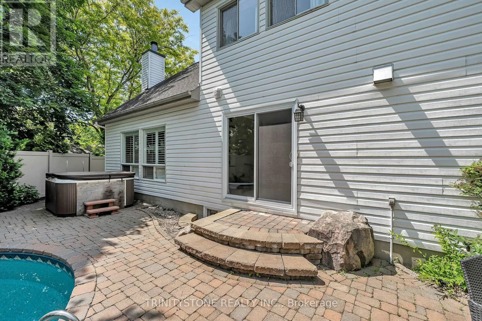 32 KYLE AVENUE