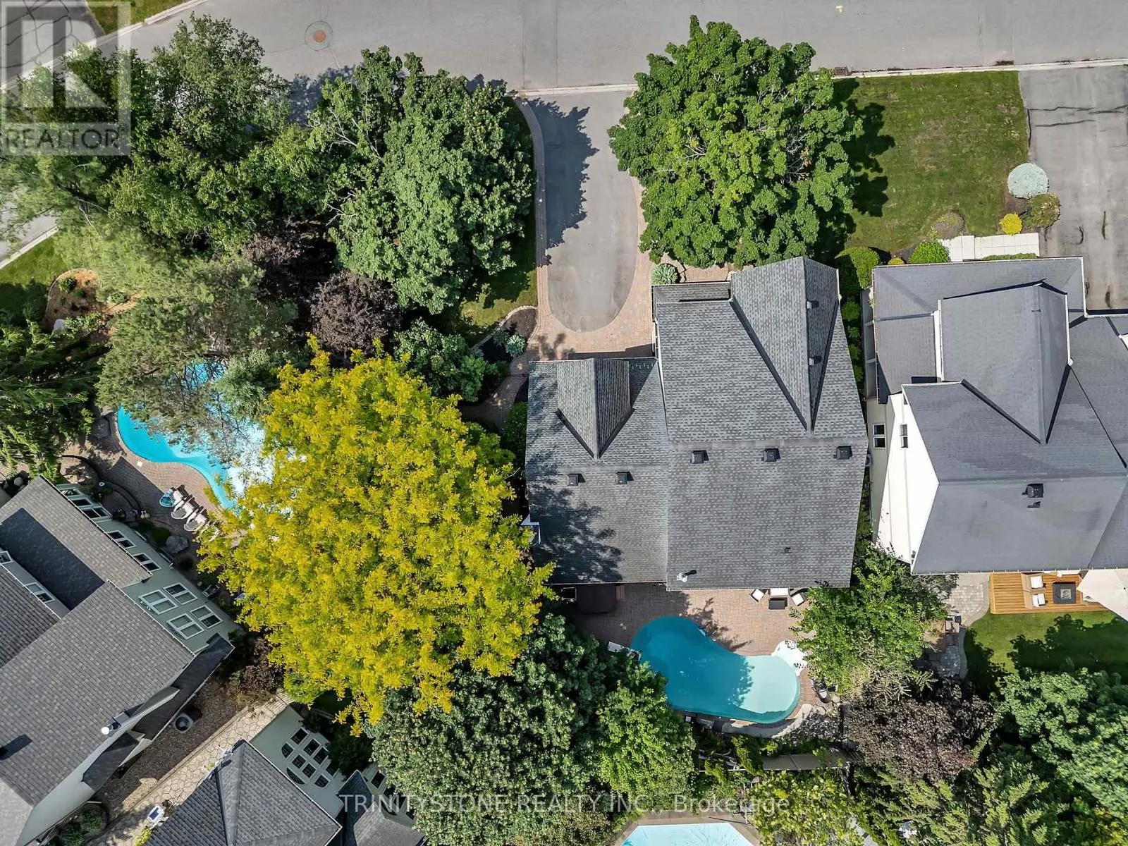 32 KYLE AVENUE