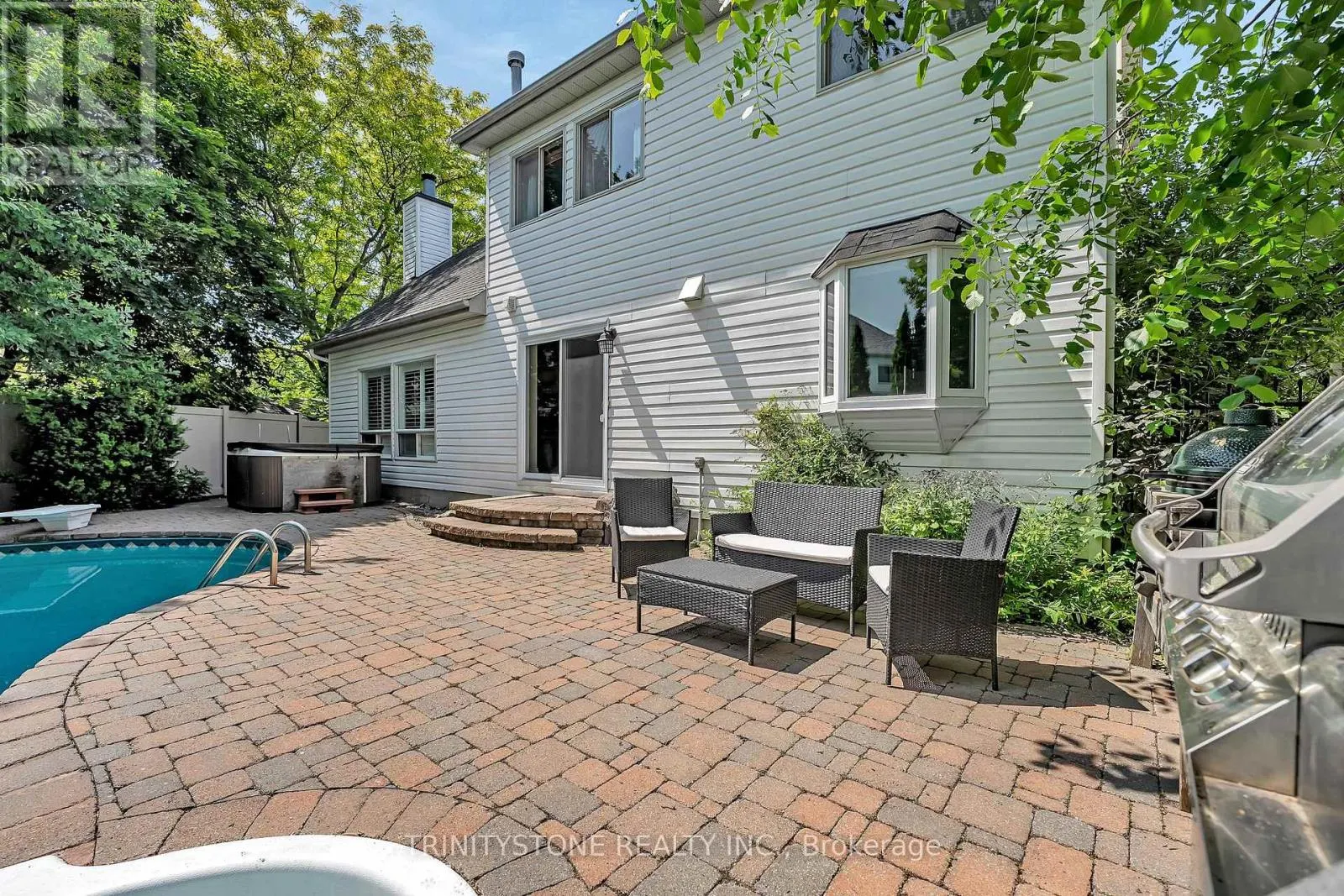 32 KYLE AVENUE