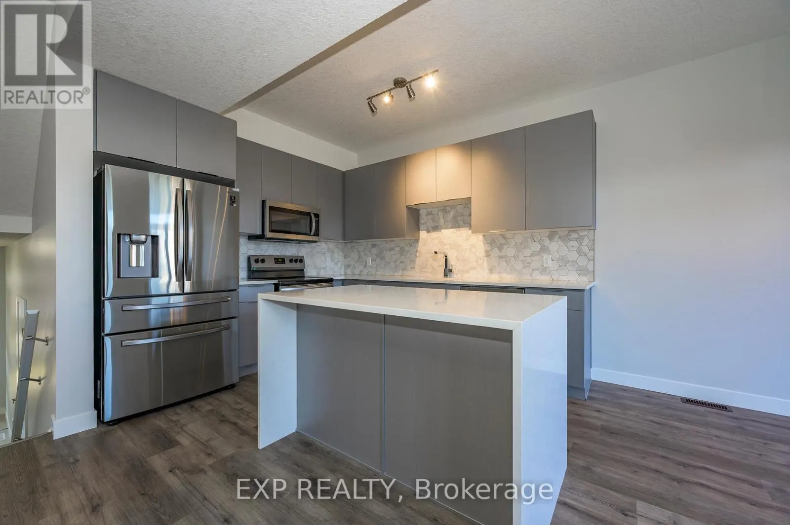 83 - 3380 SINGLETON AVENUE, #83