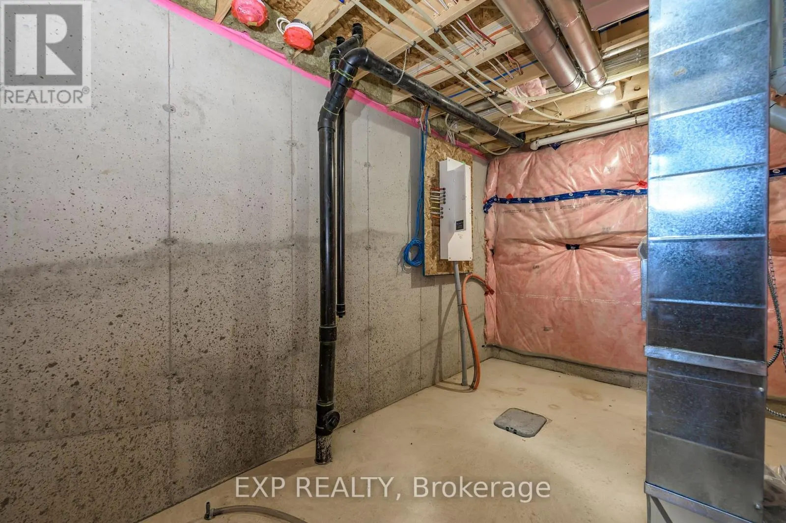83 - 3380 SINGLETON AVENUE, #83