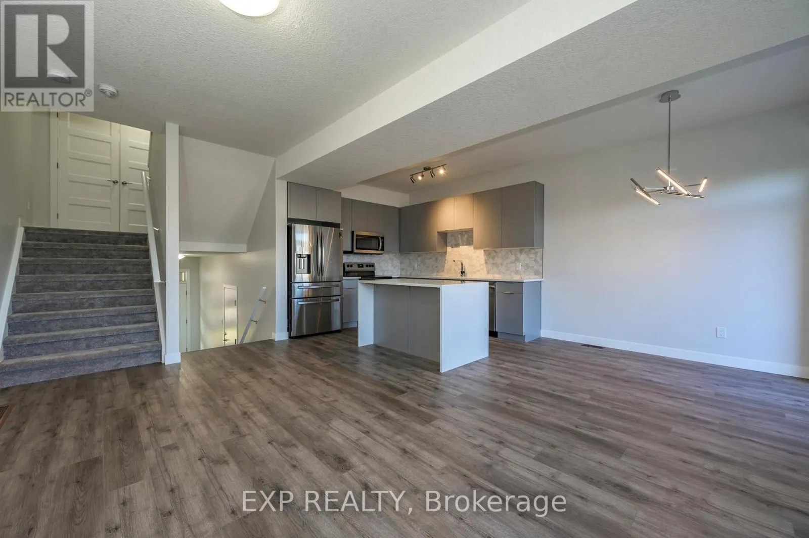 83 - 3380 SINGLETON AVENUE, #83