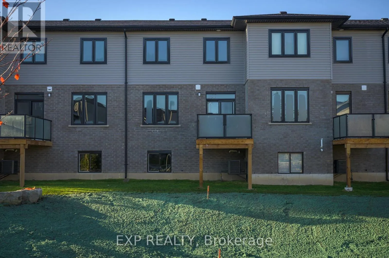83 - 3380 SINGLETON AVENUE, #83