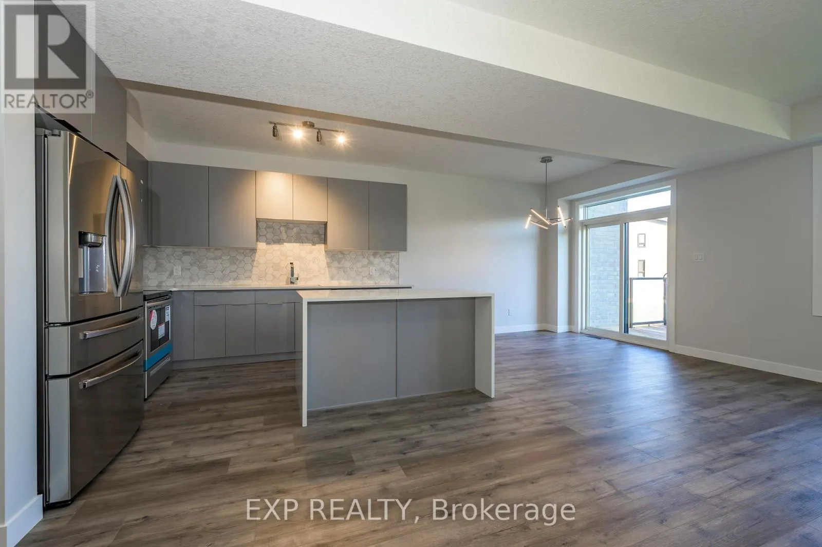 83 - 3380 SINGLETON AVENUE, #83