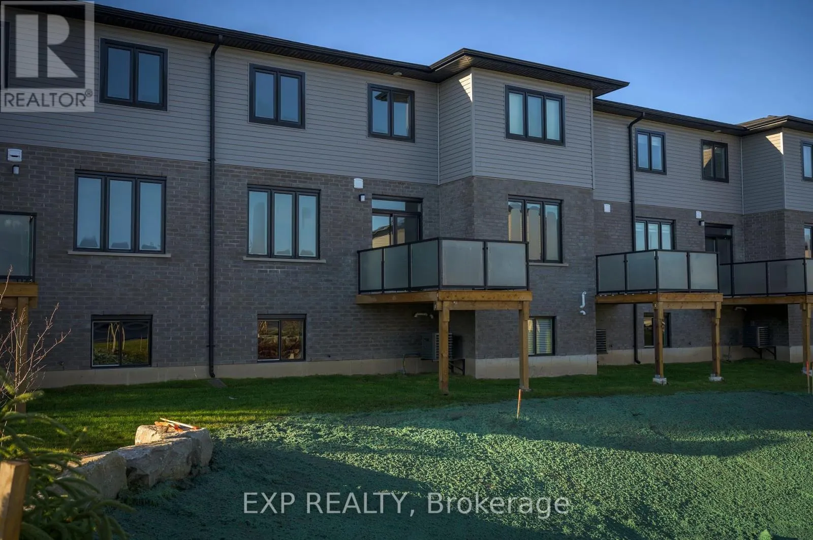 83 - 3380 SINGLETON AVENUE, #83
