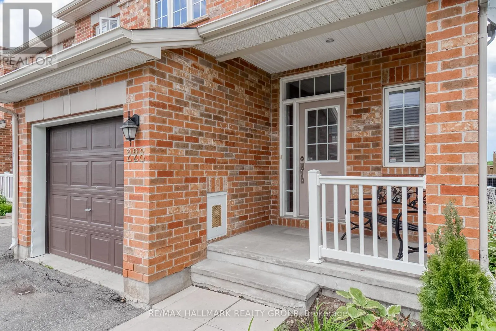 228 EYE BRIGHT CRESCENT