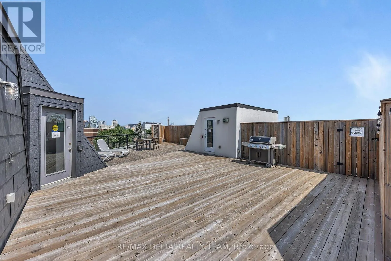 405 - 150 GREENFIELD AVENUE