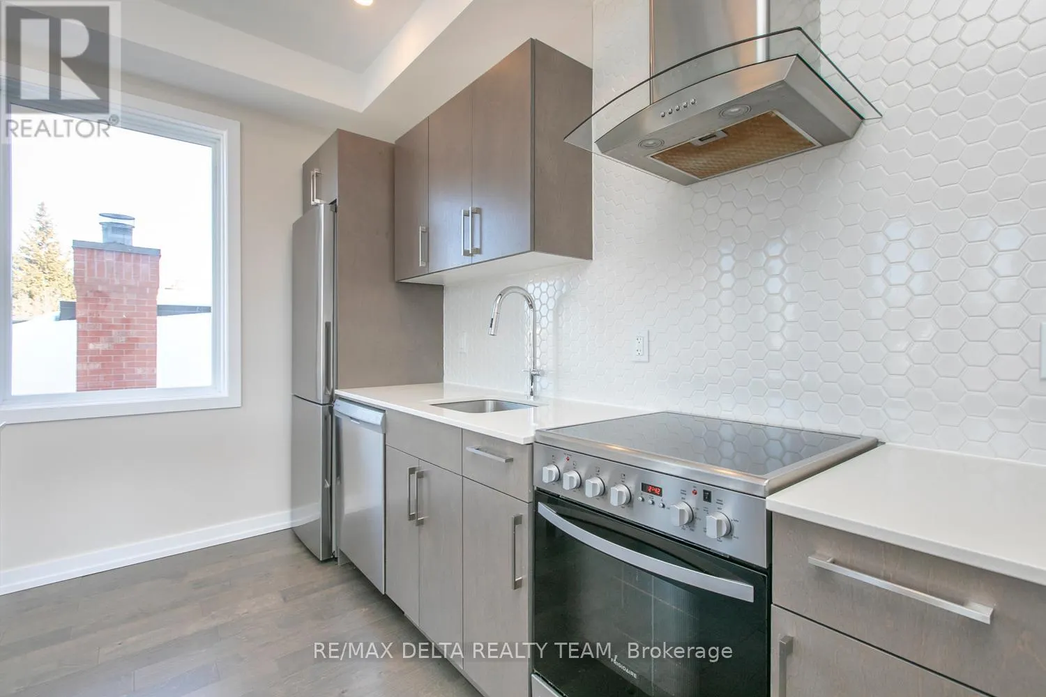 405 - 150 GREENFIELD AVENUE