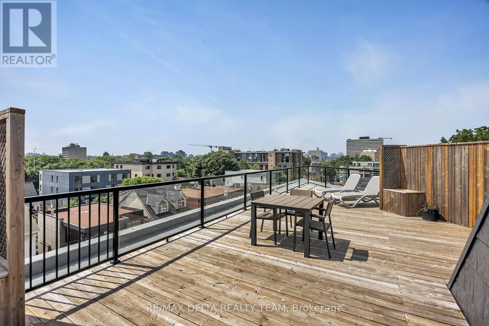 405 - 150 GREENFIELD AVENUE