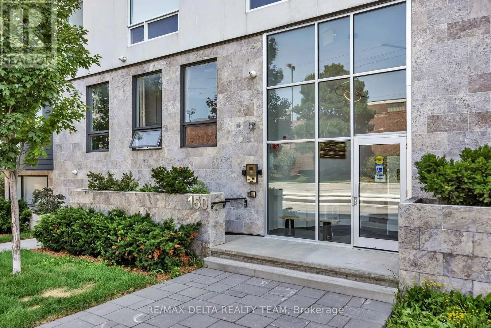 405 - 150 GREENFIELD AVENUE