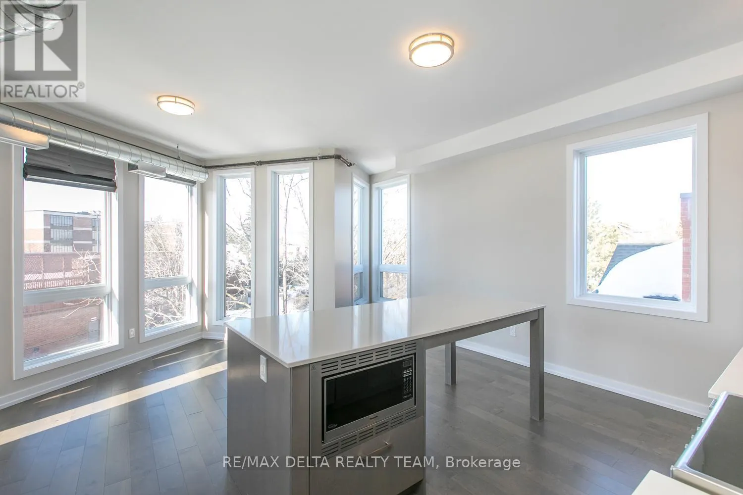 405 - 150 GREENFIELD AVENUE