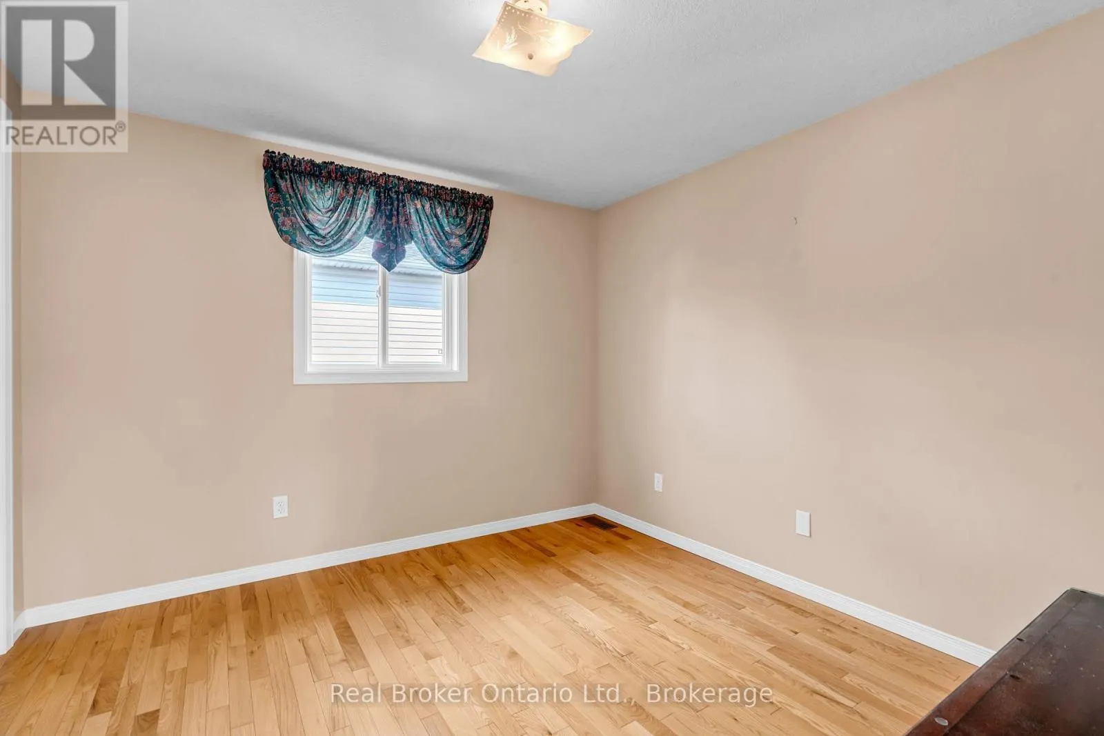 37 BORLAND DRIVE