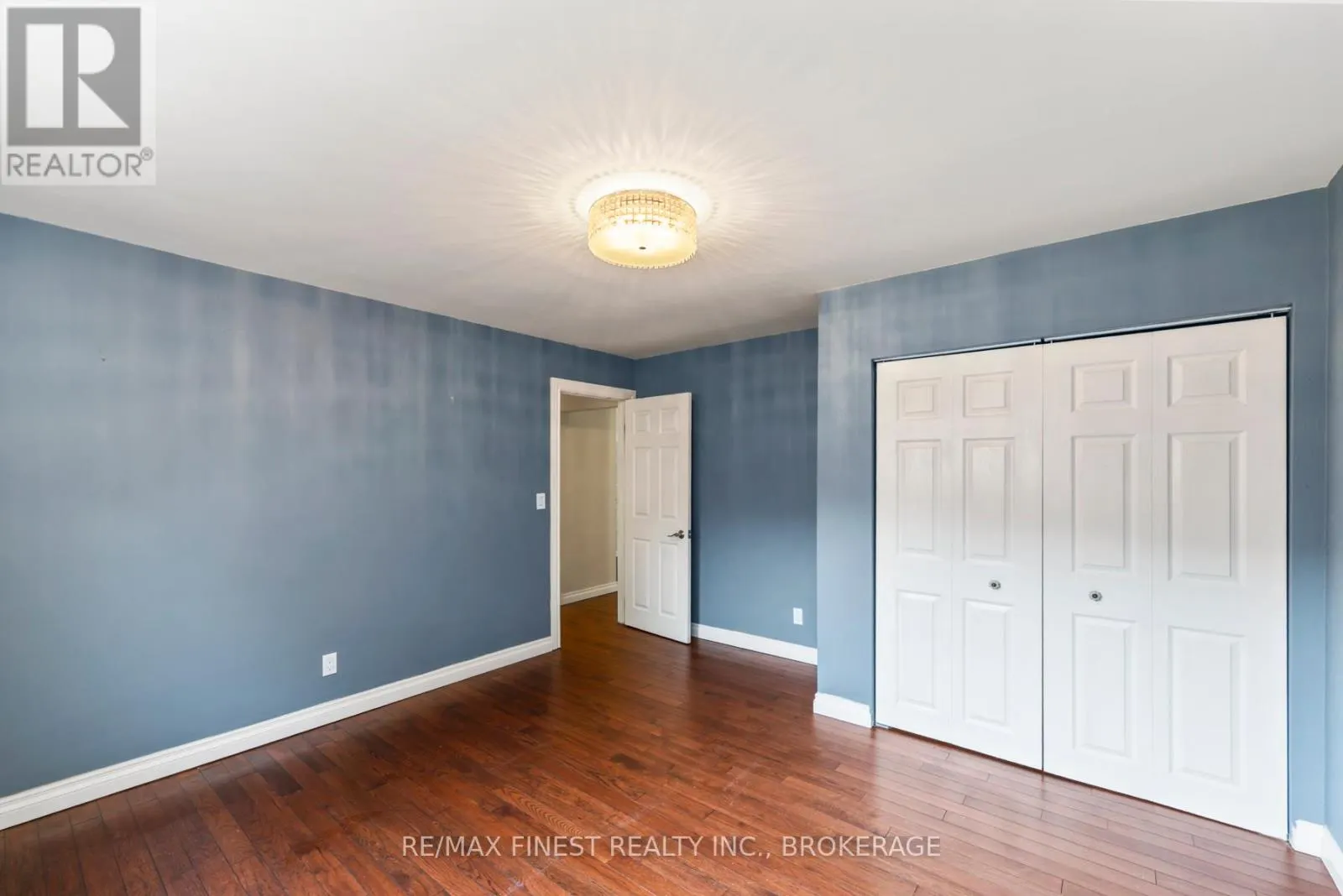 5 MICHAEL GRASS CRESCENT
