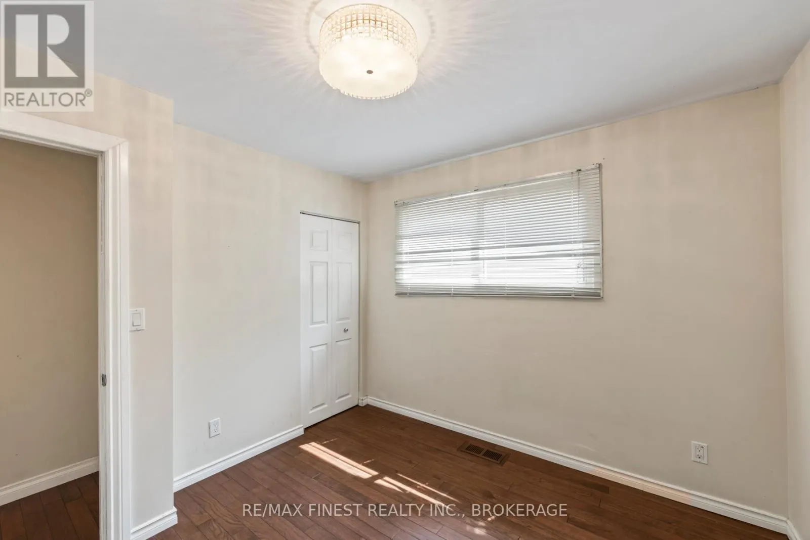 5 MICHAEL GRASS CRESCENT