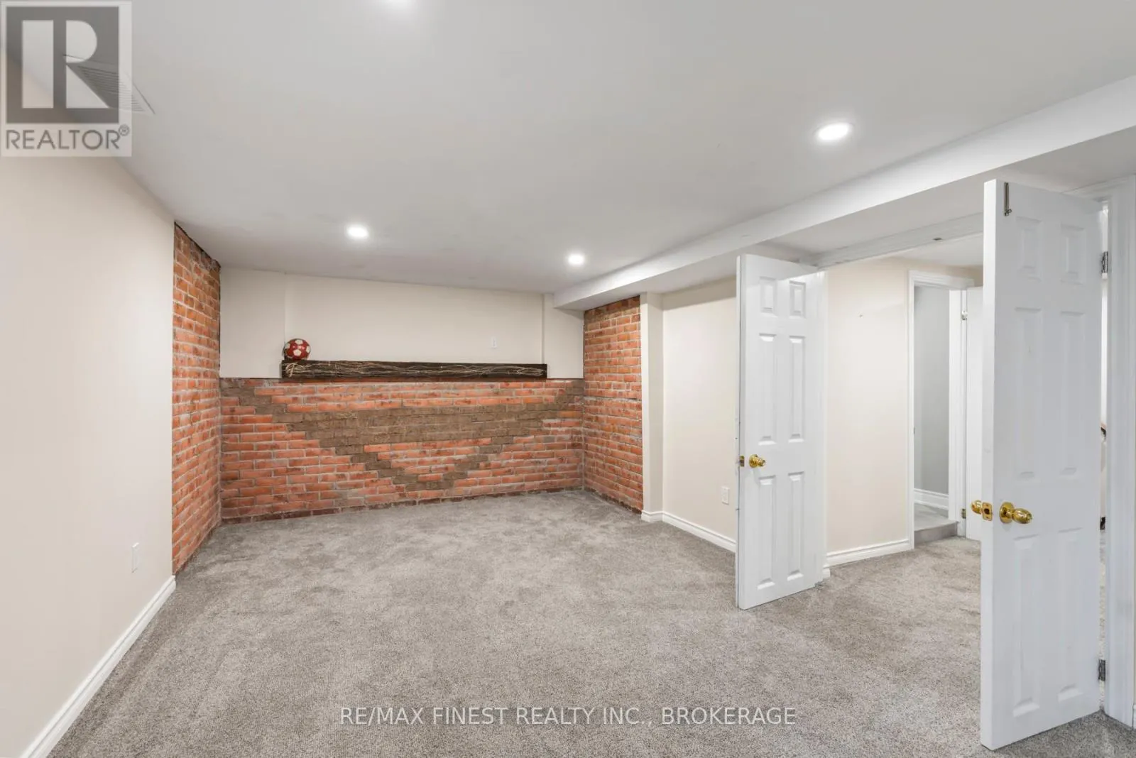 5 MICHAEL GRASS CRESCENT