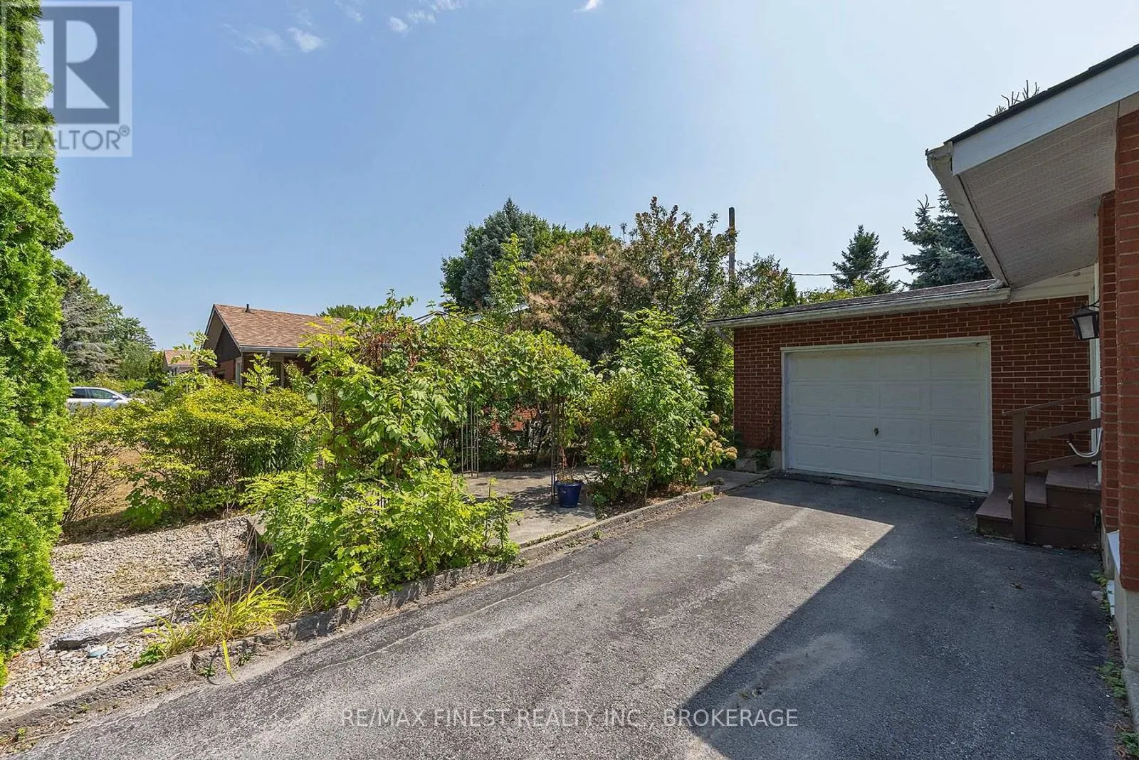 5 MICHAEL GRASS CRESCENT