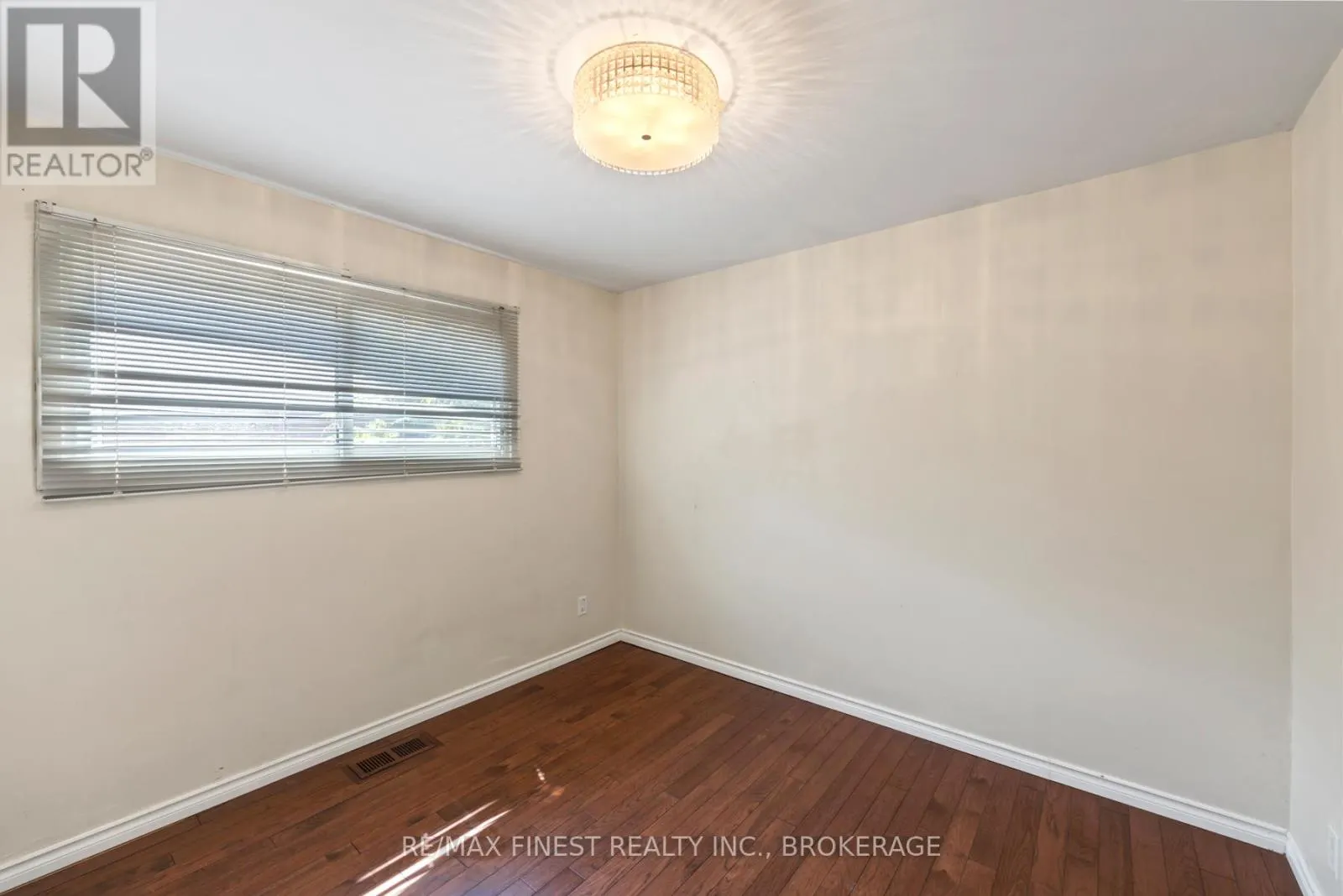 5 MICHAEL GRASS CRESCENT