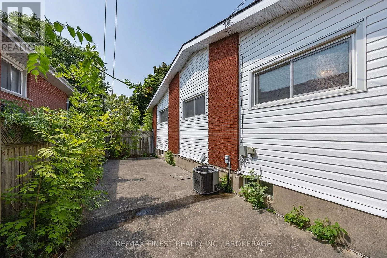 5 MICHAEL GRASS CRESCENT