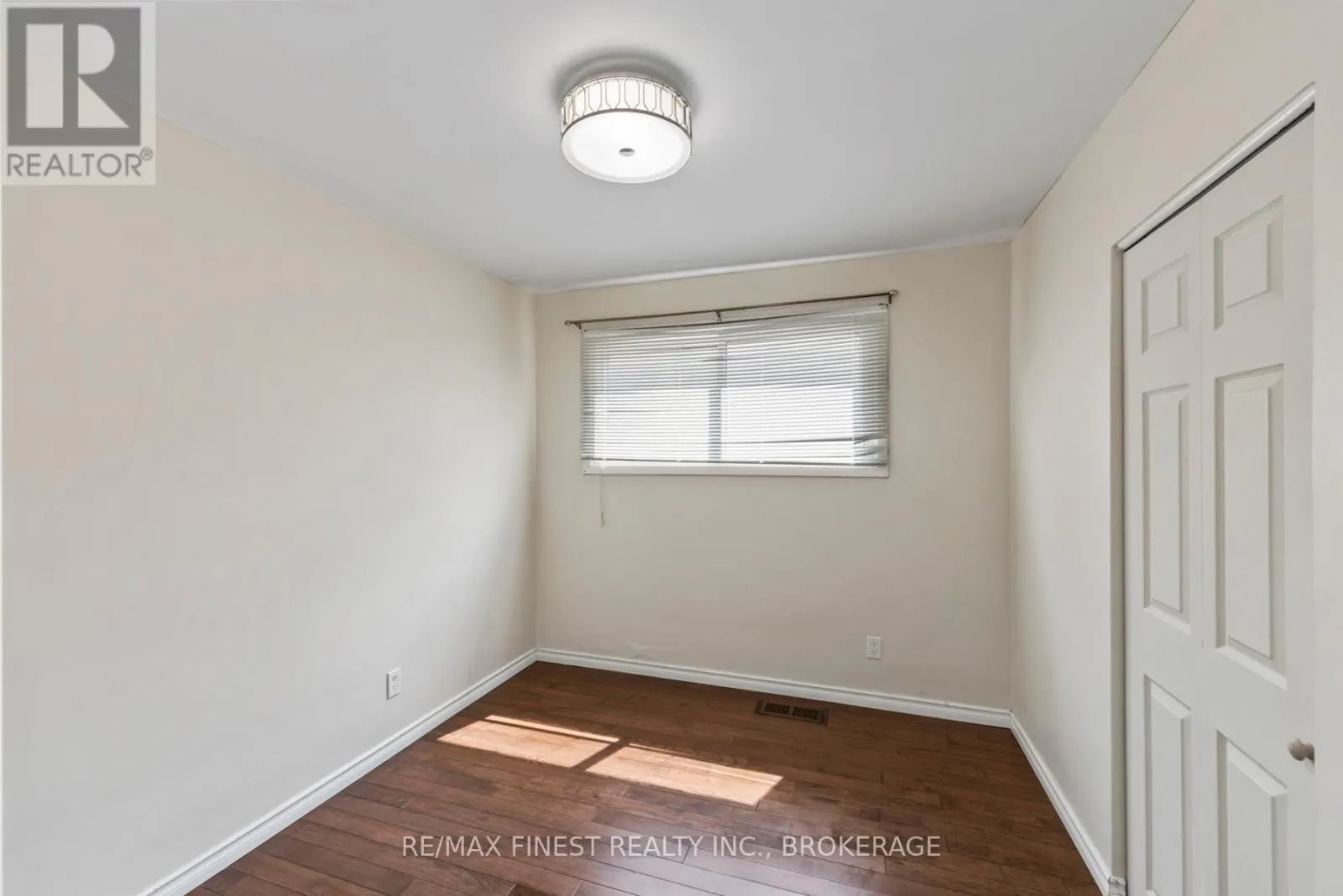5 MICHAEL GRASS CRESCENT