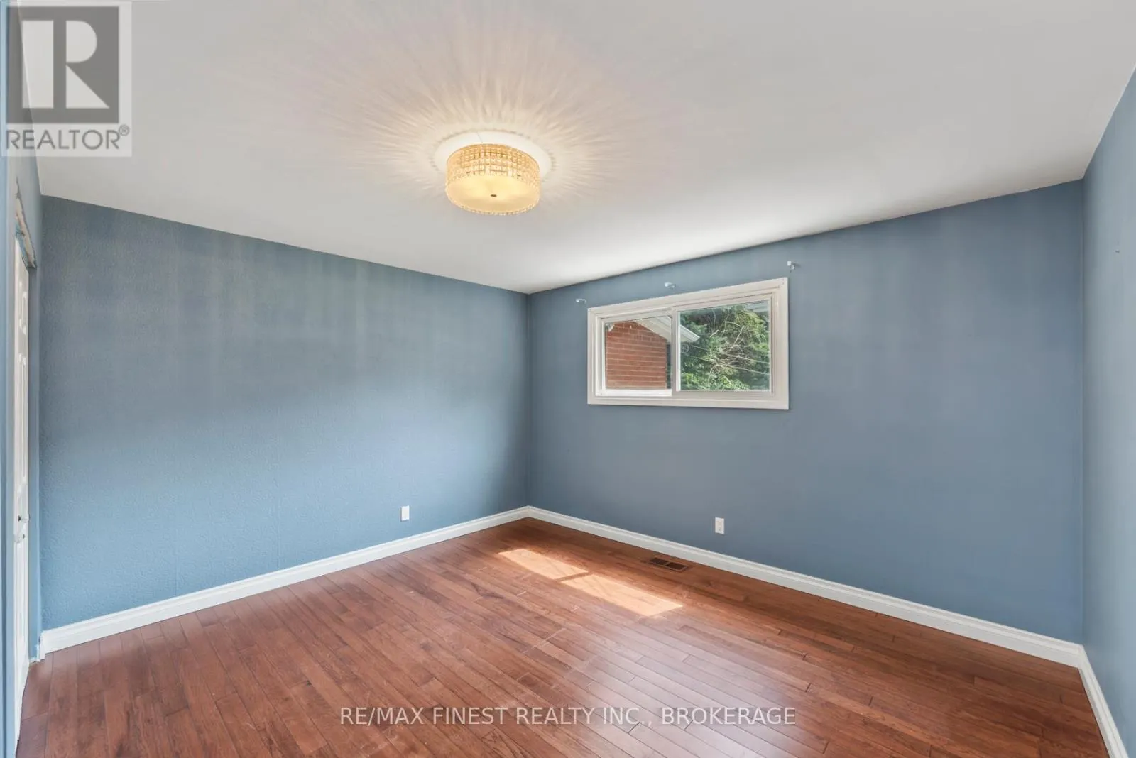 5 MICHAEL GRASS CRESCENT