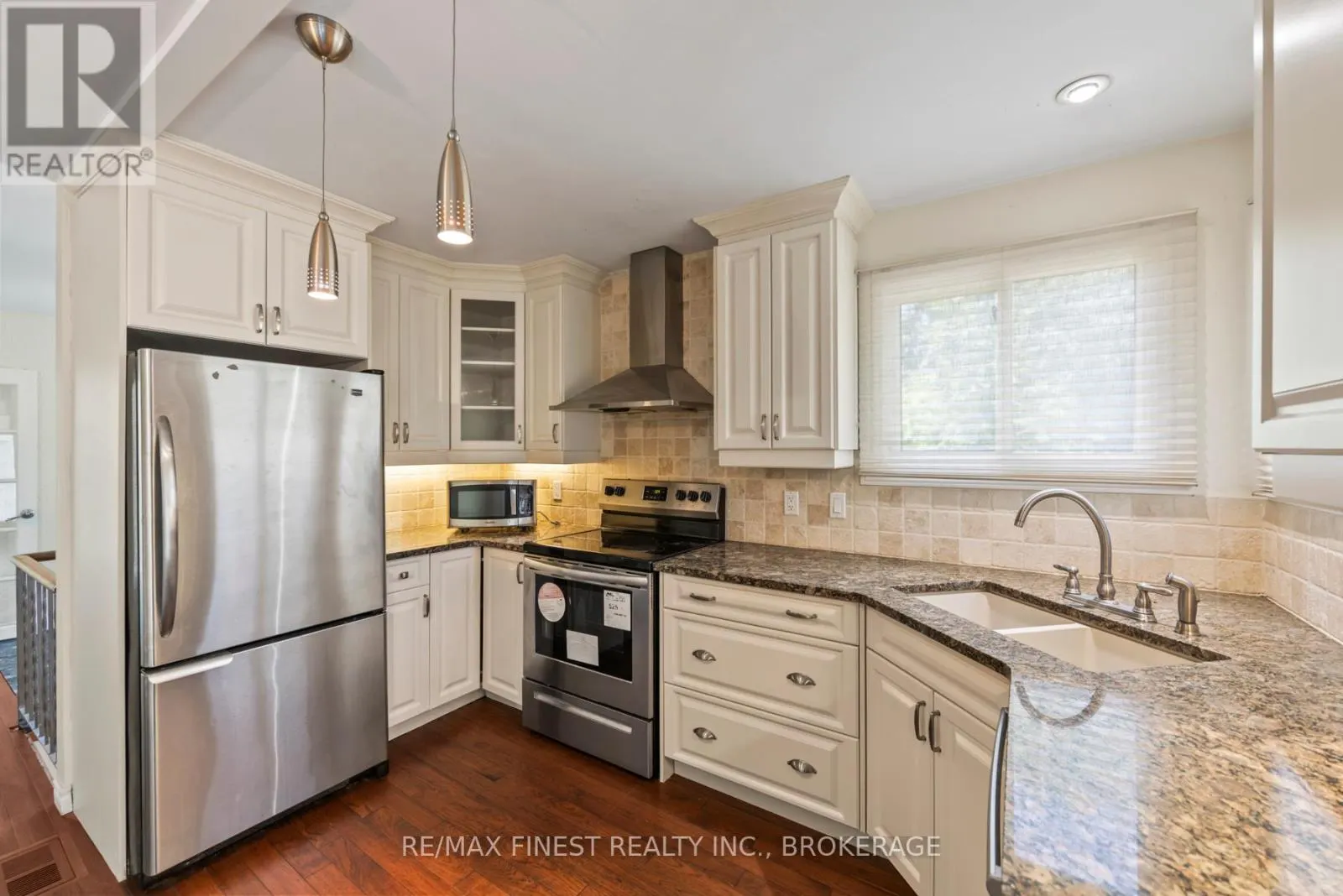 5 MICHAEL GRASS CRESCENT