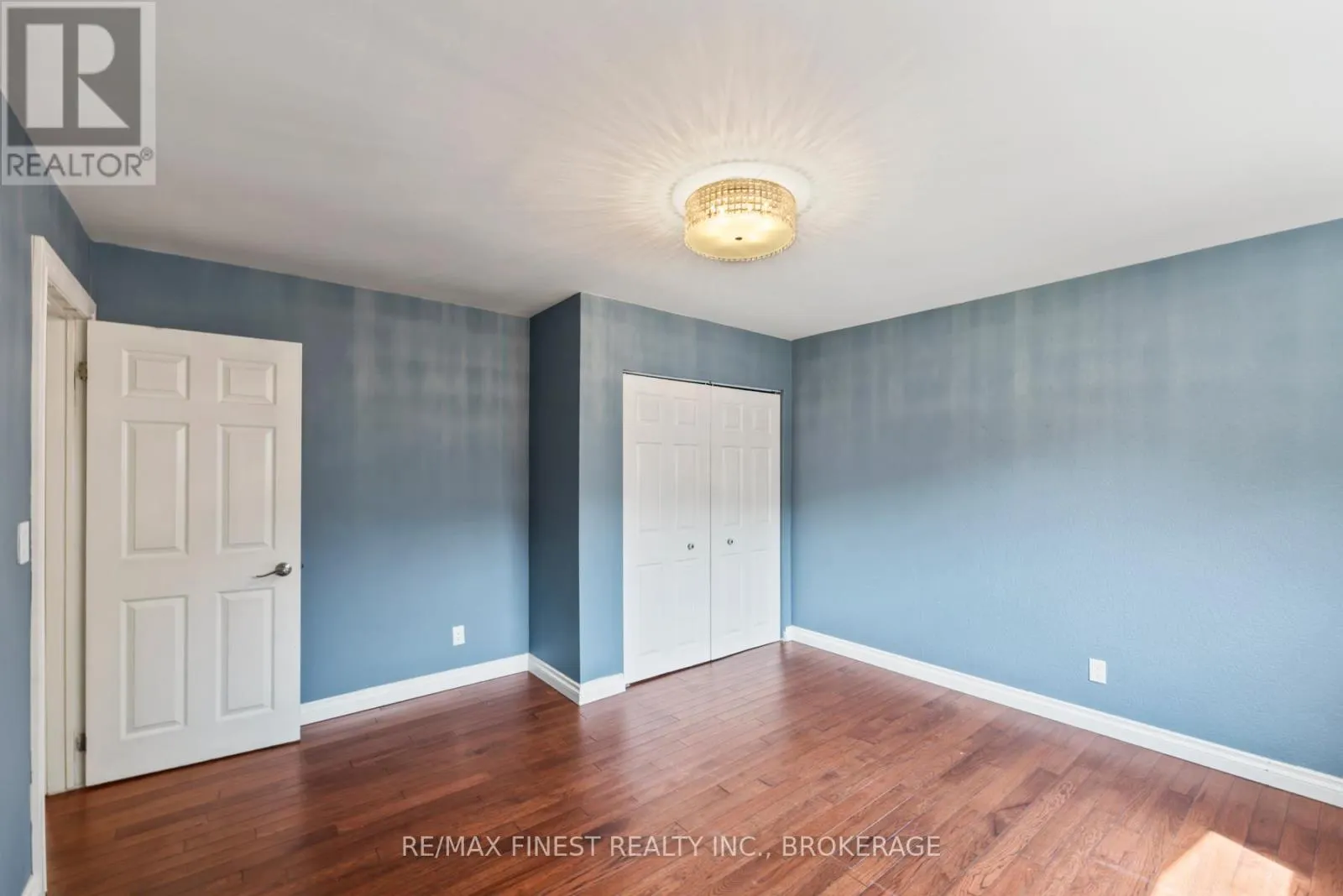 5 MICHAEL GRASS CRESCENT