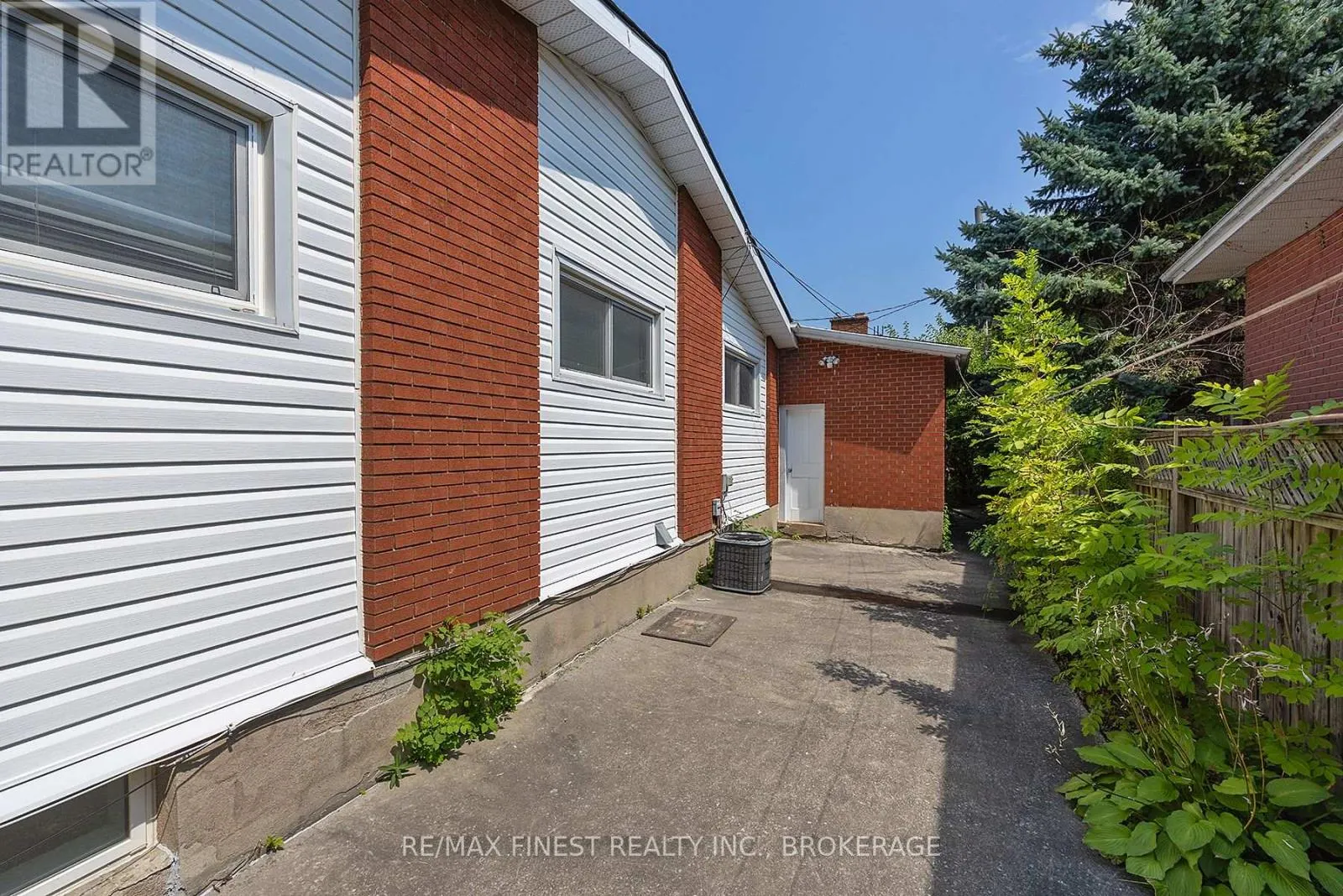5 MICHAEL GRASS CRESCENT