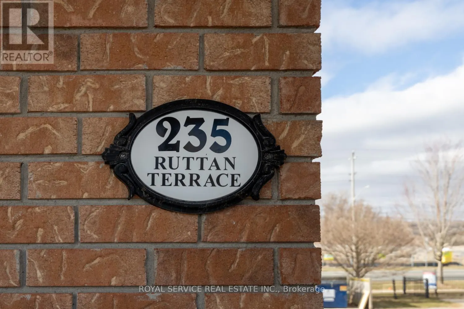 301 - 235 RUTTAN TERRACE, #301