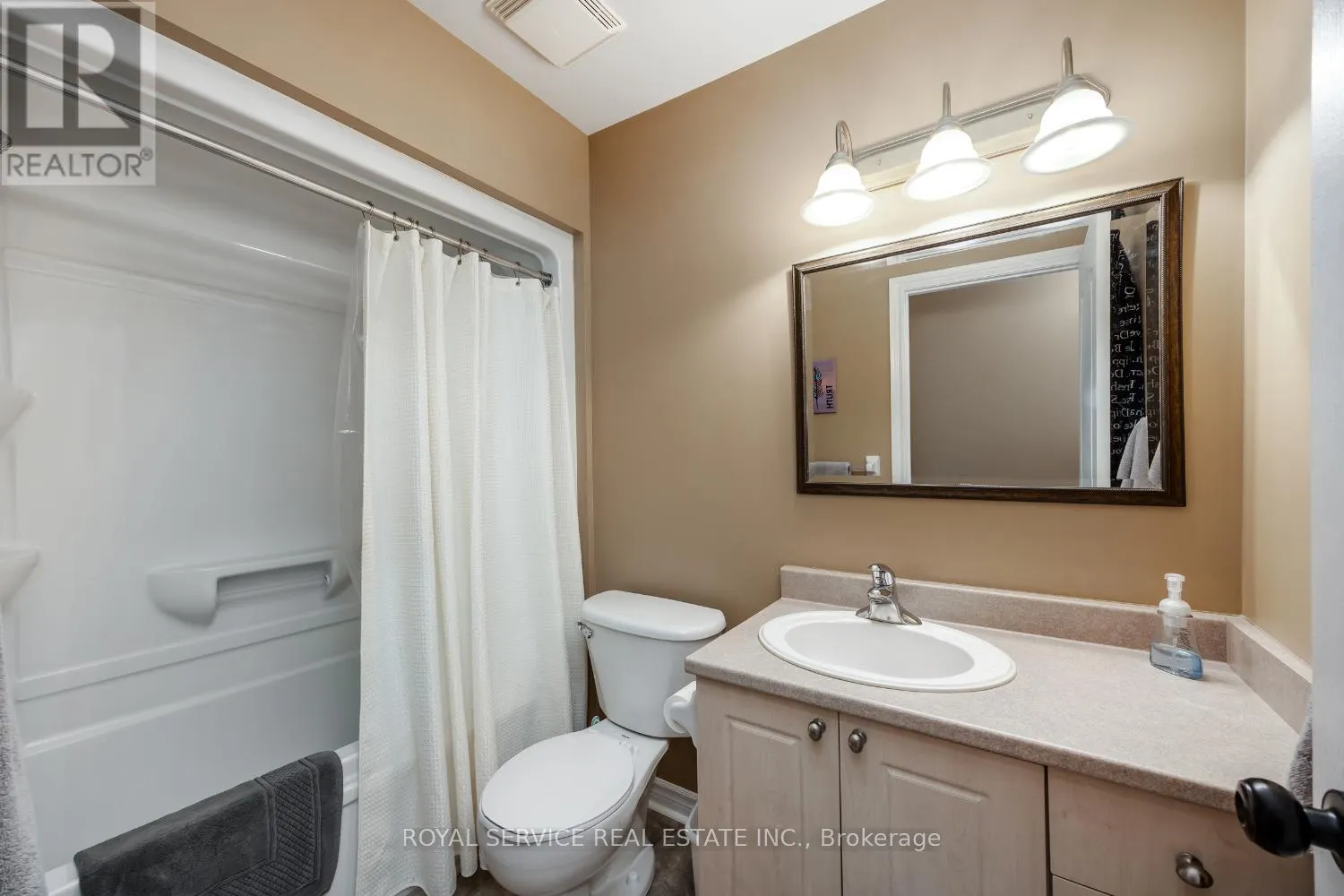 301 - 235 RUTTAN TERRACE, #301