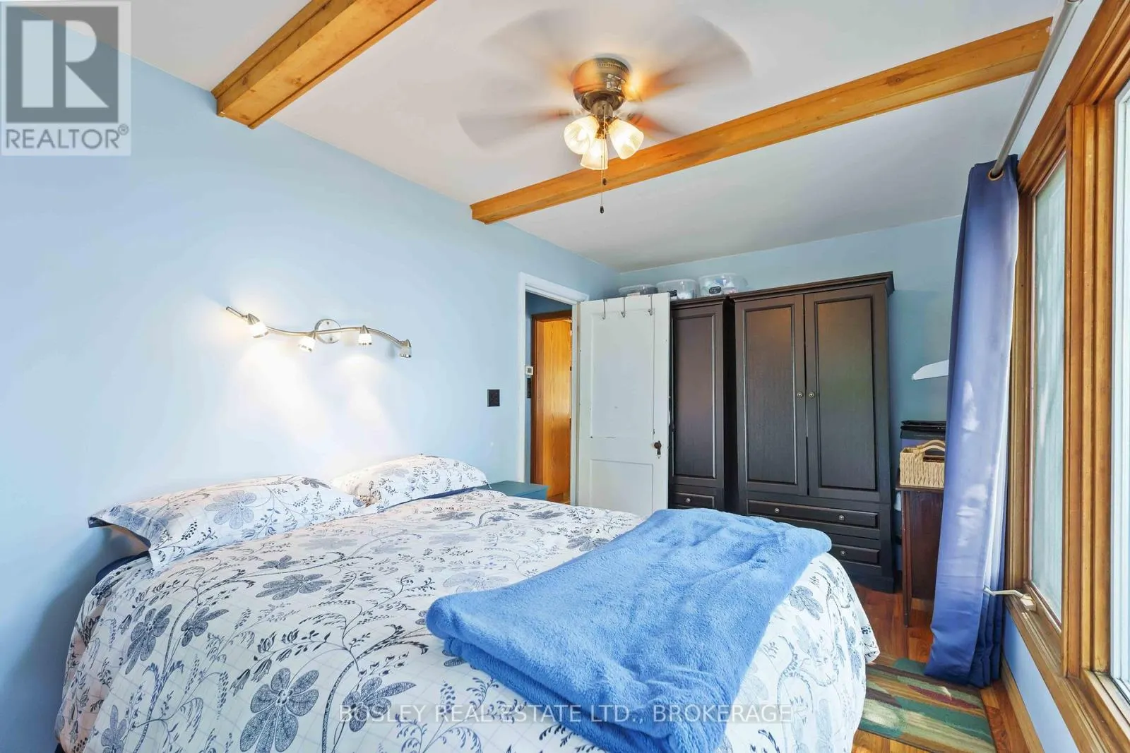 557 EDGEWATER PLACE