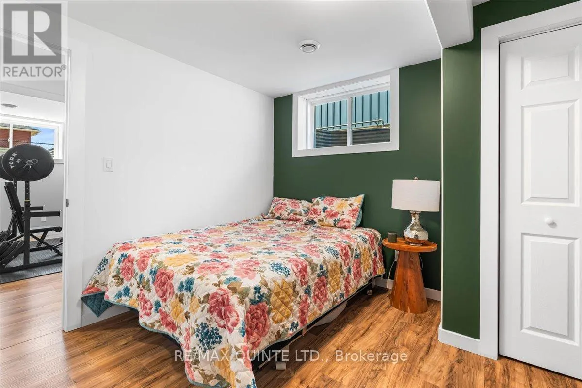 40 DEACON PLACE