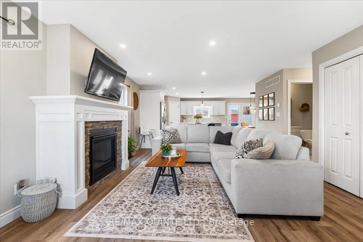 40 DEACON PLACE