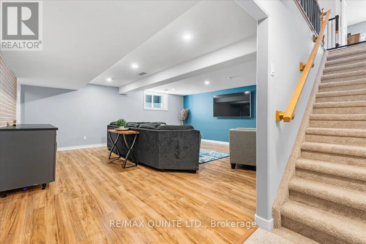 40 DEACON PLACE
