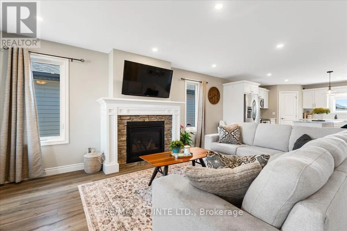 40 DEACON PLACE