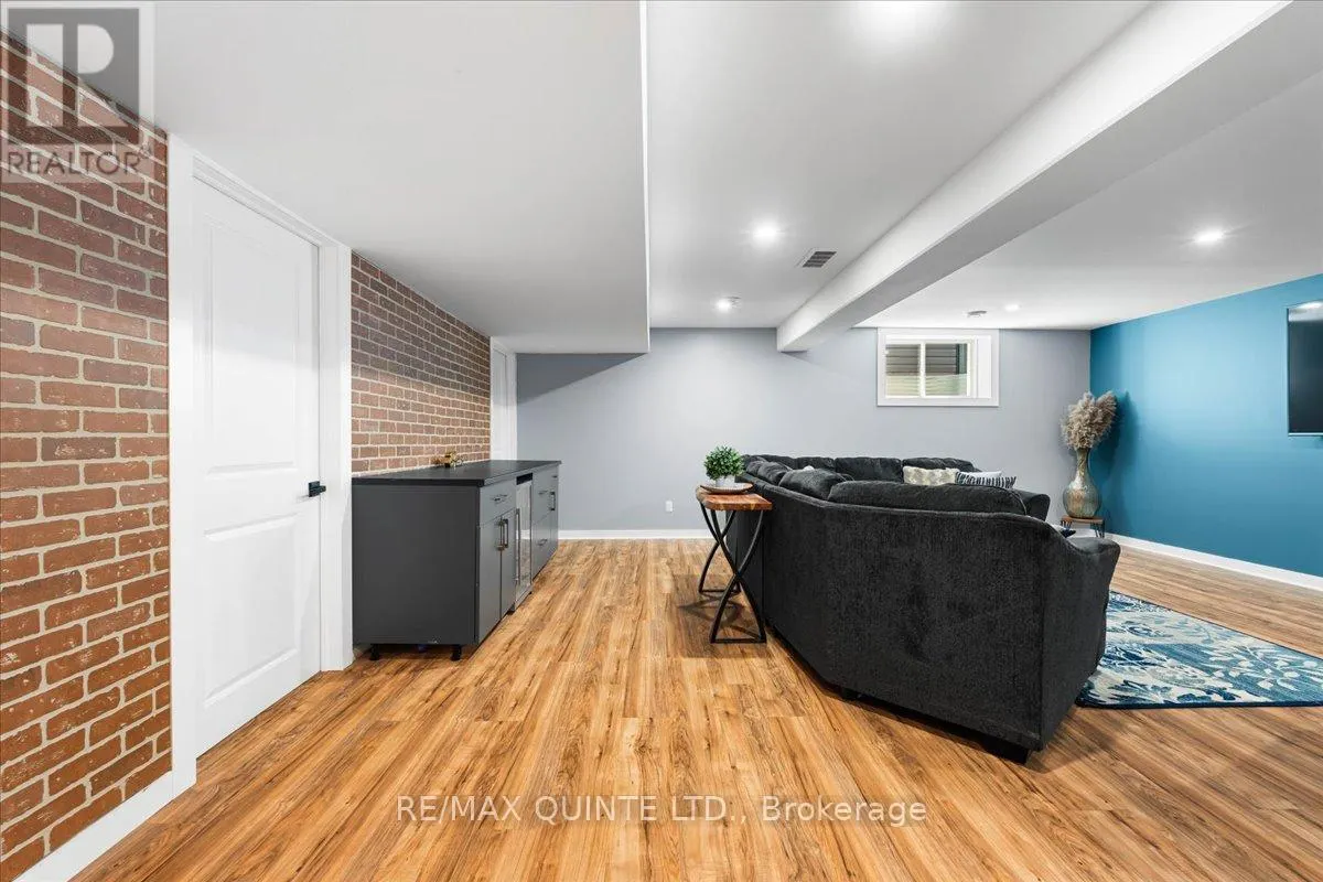 40 DEACON PLACE