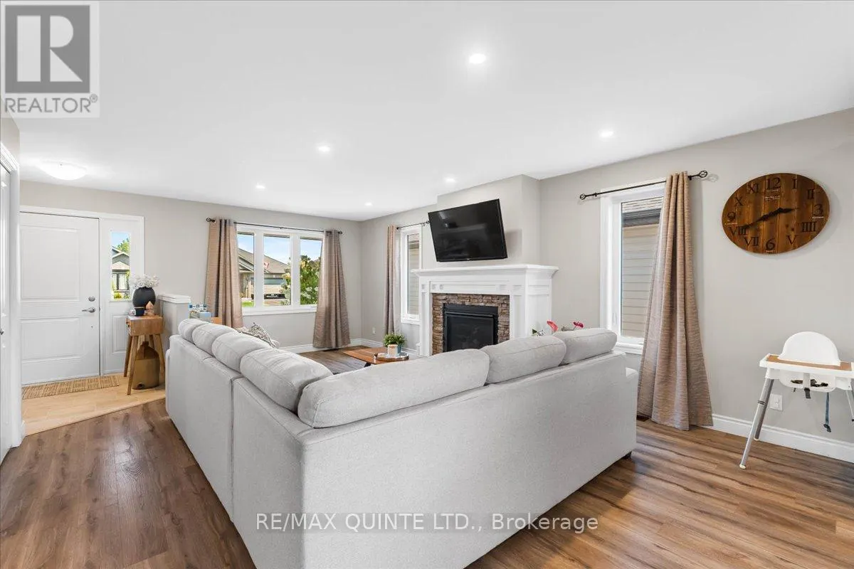 40 DEACON PLACE