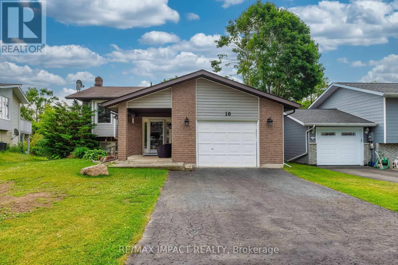 10 CEDARTREE LANE