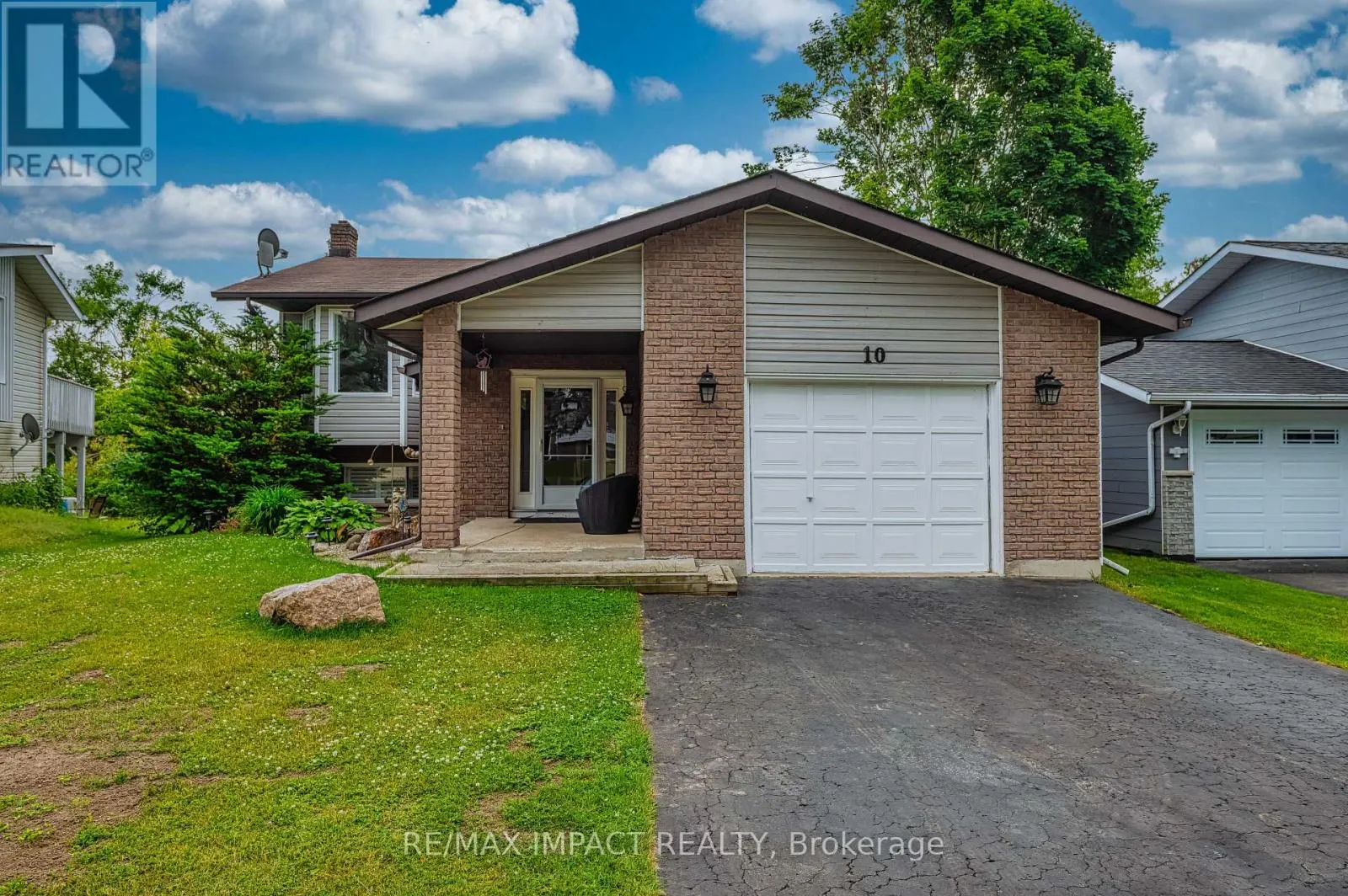 10 CEDARTREE LANE