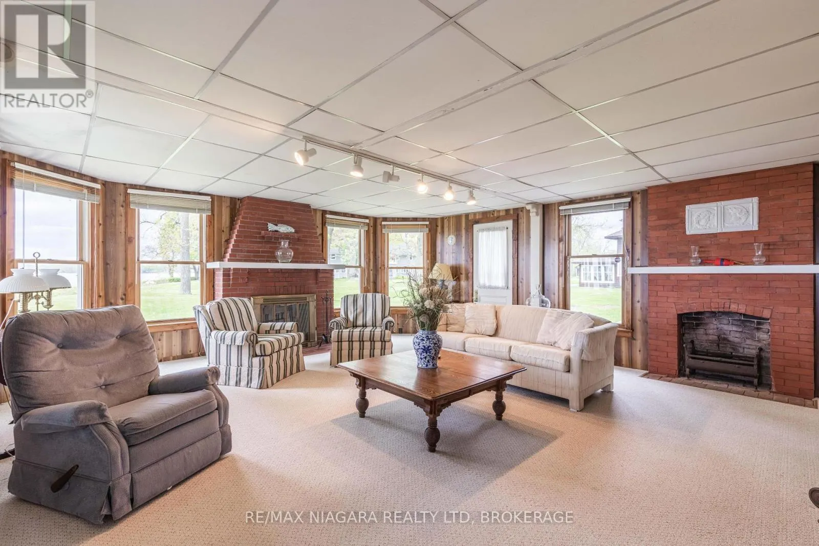 183 MAPLE LANE