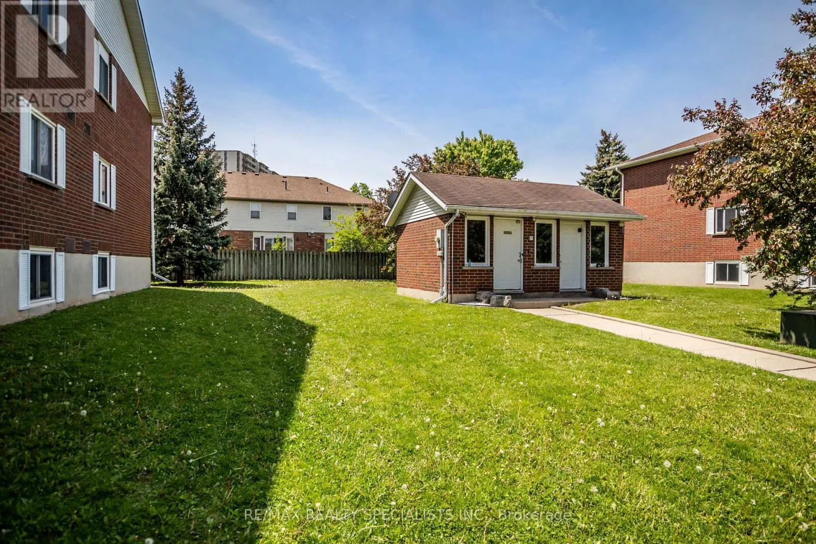 410 - 565 GREENFIELD AVENUE