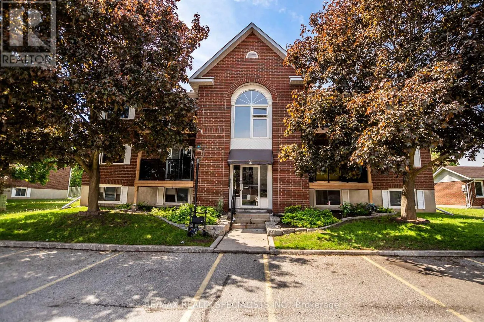 410 - 565 GREENFIELD AVENUE