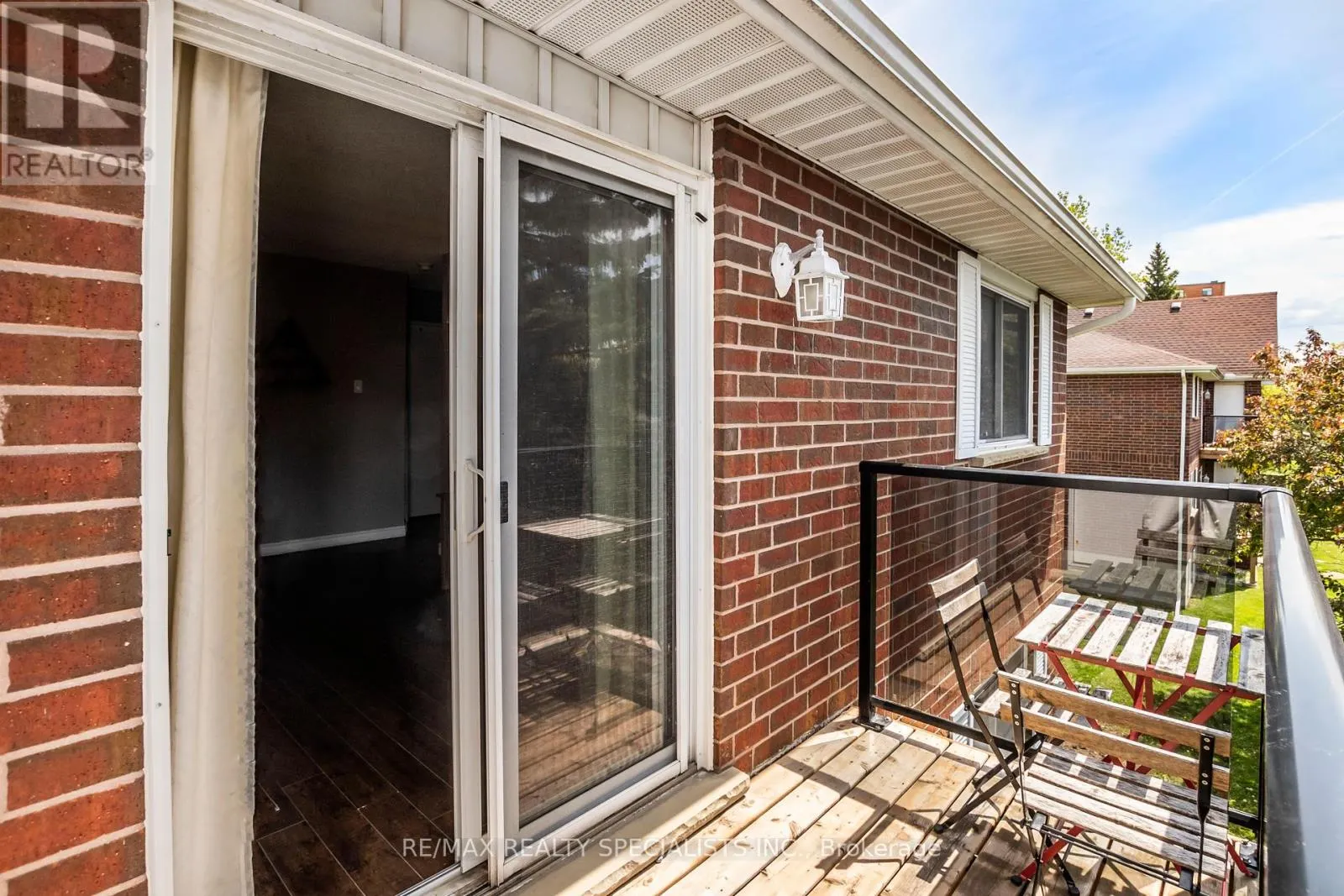 410 - 565 GREENFIELD AVENUE