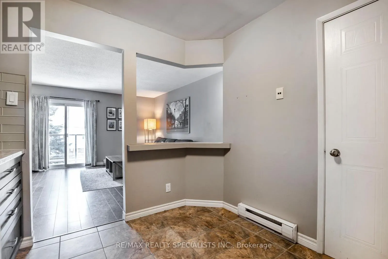 410 - 565 GREENFIELD AVENUE